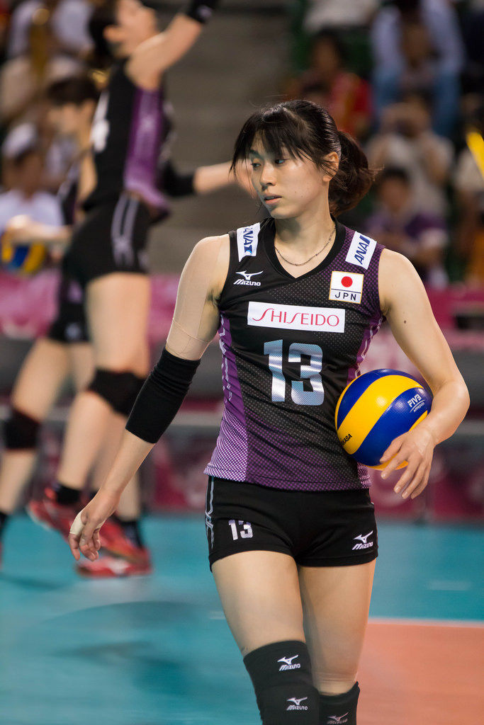 Japan's female volleyball sports players are too hot to ...