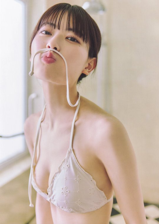 renka iwamoto nogizaka46 idol nude naked japanese photobook itazura na kaze mischievous wind